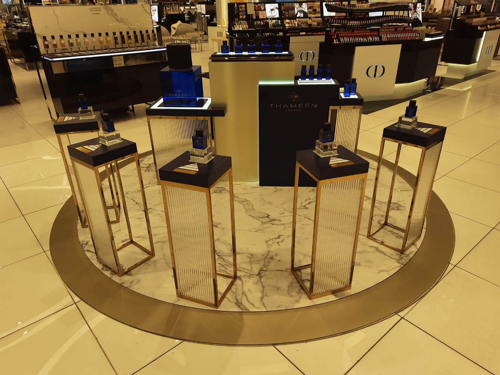 Thameen entrance podium