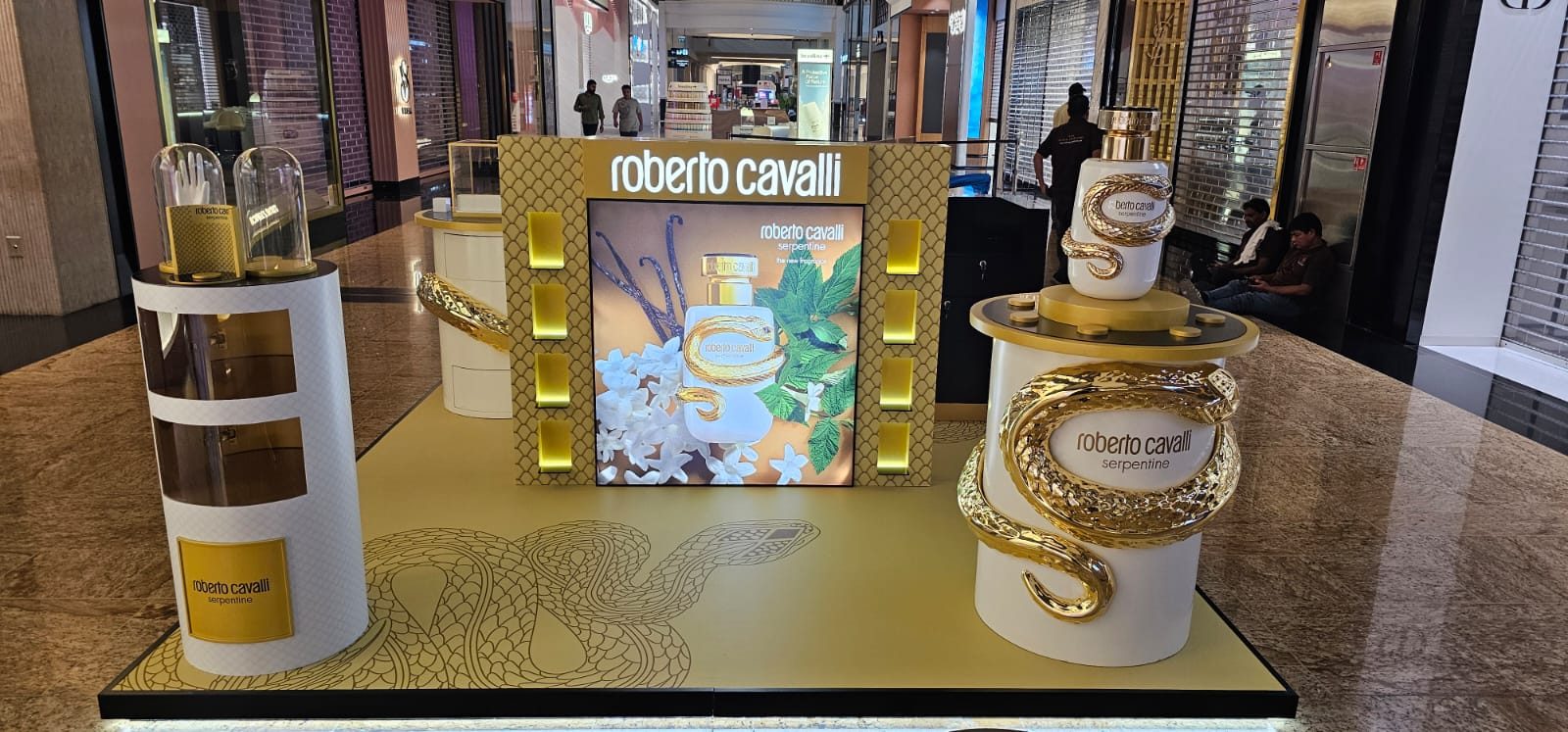 Pop-Up Counter exhibition stand, Golden illuminated display