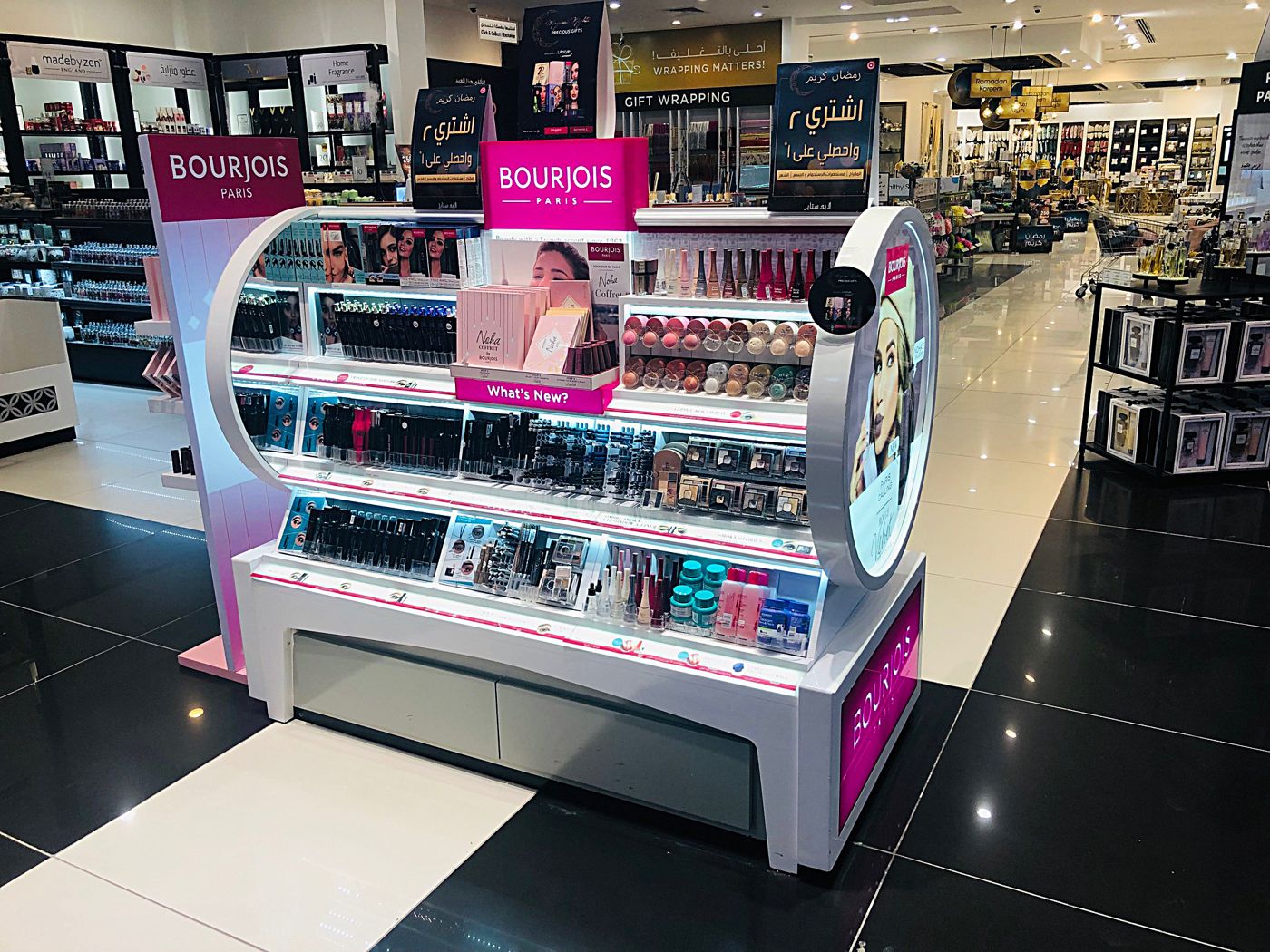 Bourjois Gondola, curved illuminated display