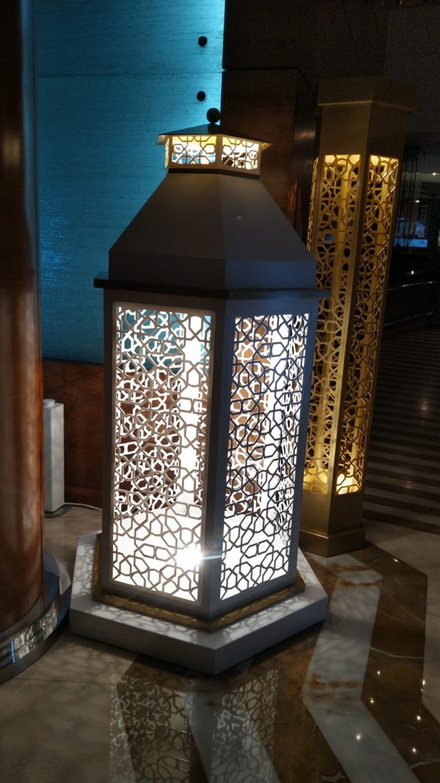 Decorative lantern display