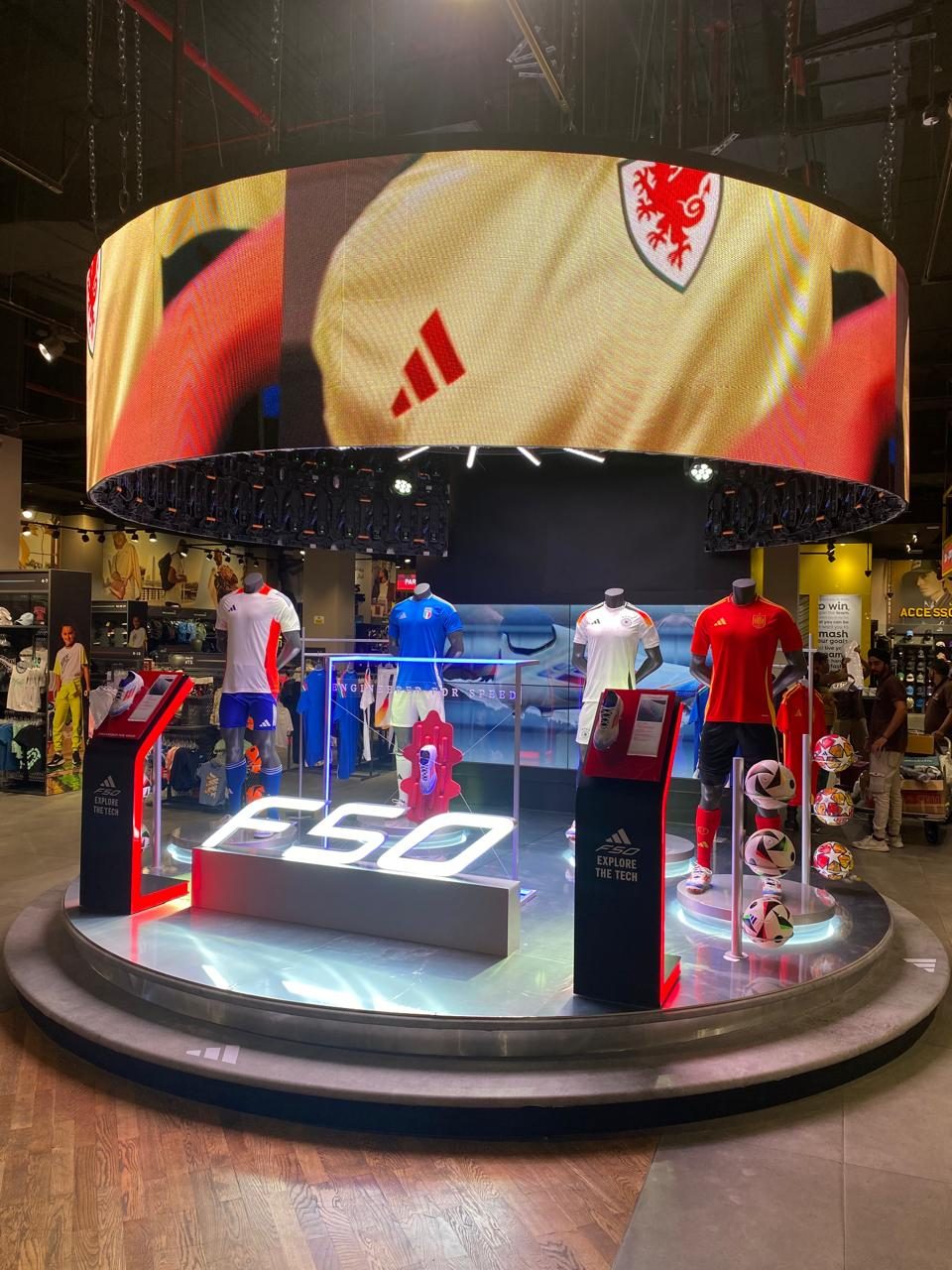 Adidas FSO, LED ring display