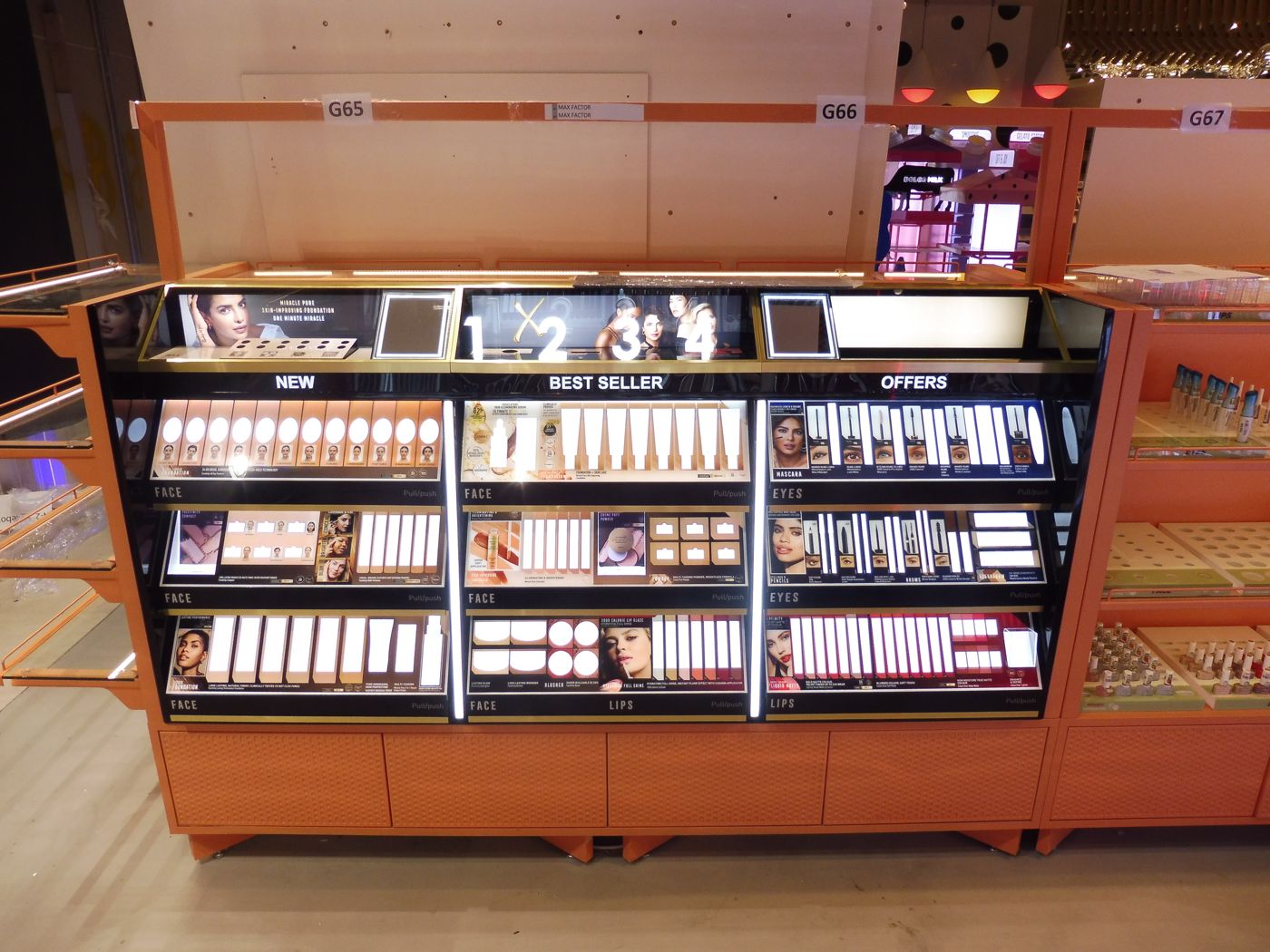 Max Factor Counter - L'Etoile