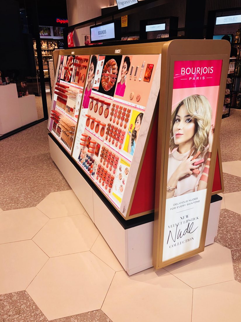 Printed retail gondola