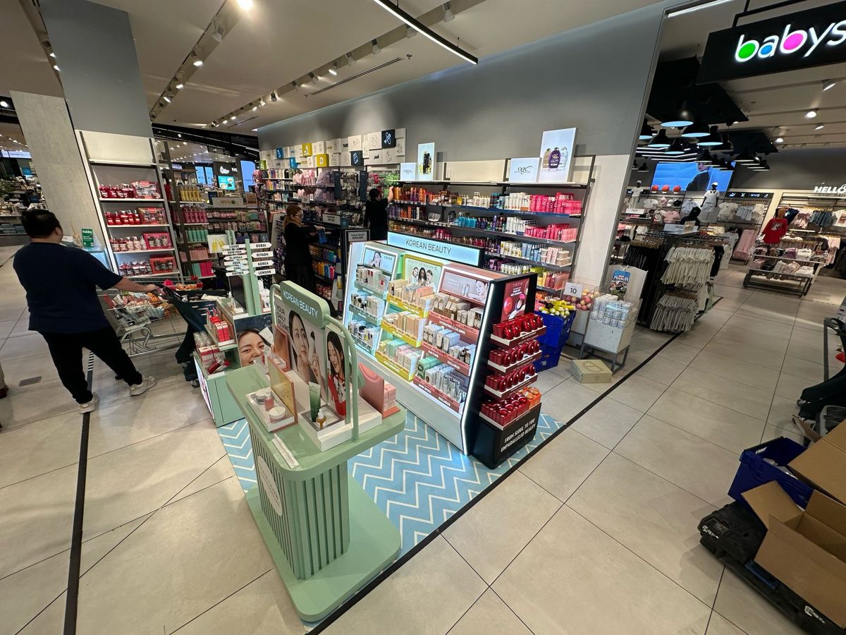 Beauty retail store floor display