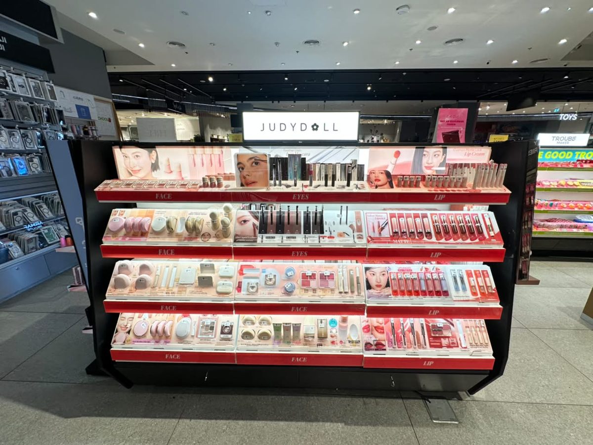Custom shop display stands in Dubai by Infinite Creations